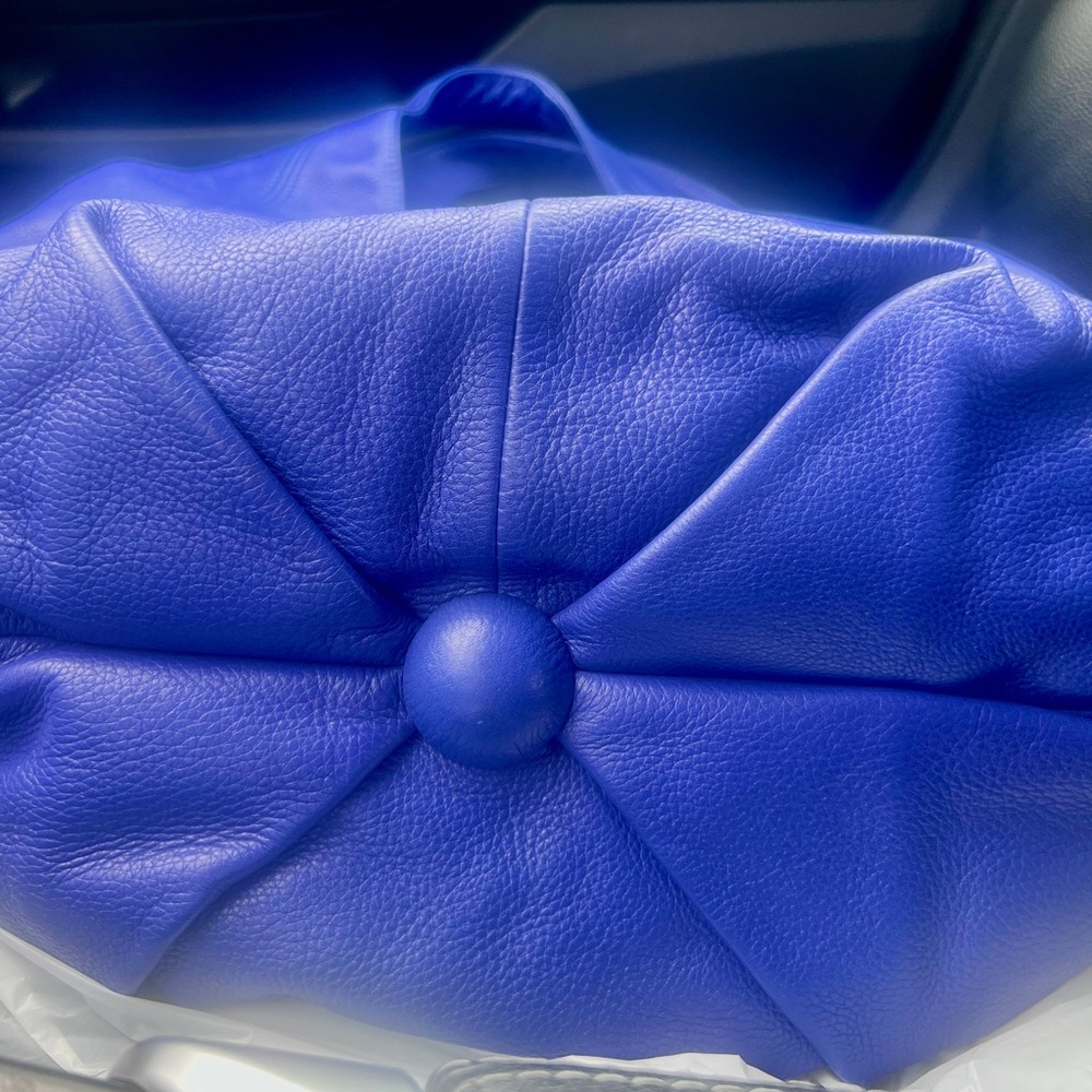 Bill Blass Blue Leather Hobo Bag 
***pristine-condition*** - Picture 4 of 9